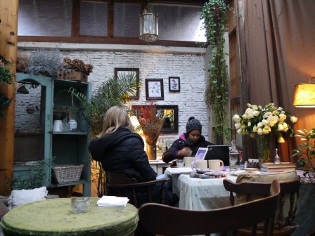 1362015263-2182919670 Shanghai-人氣咖啡館 小小花園