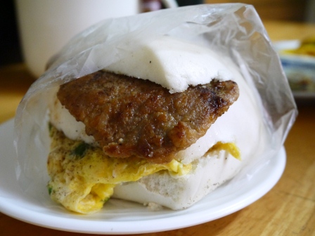 1366037343-21790691 新竹-無名早餐店 饅頭肉排蛋 搬家後依舊好吃
