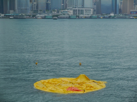 1368855085-1086812300 HK-Rubber Duck還我黃色小鴨來!!!!!