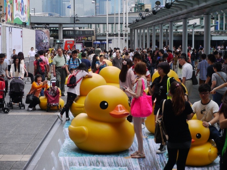 1368855096-3736902757 HK-Rubber Duck還我黃色小鴨來!!!!!