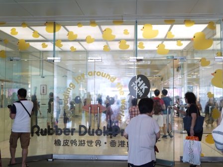 1368855097-1349381456 HK-Rubber Duck還我黃色小鴨來!!!!!