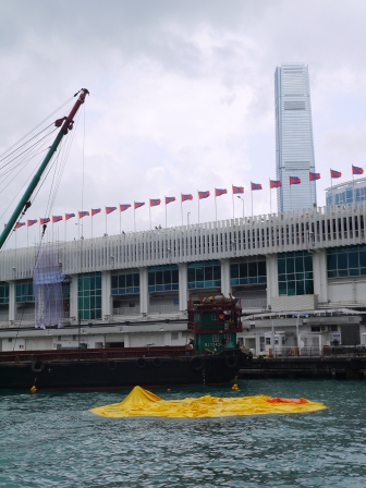 1368855099-1784778081 HK-Rubber Duck還我黃色小鴨來!!!!!