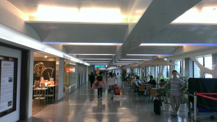 1369363813-3115667109 2013台北新加坡 華航飛行滿肚子氣