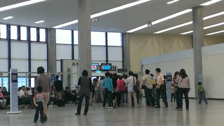 1369363815-2995011653 2013台北新加坡 華航飛行滿肚子氣