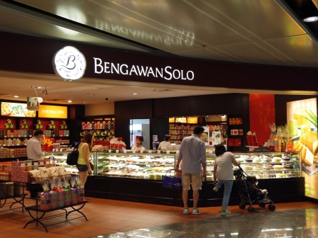 1370185214-185594577 Singapore-Bengawan Solo樟宜機場買娘惹糕當伴手禮