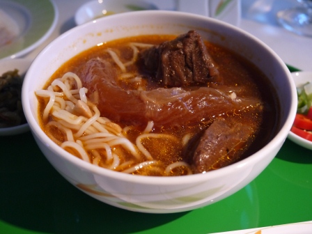 1372633140-3297799019 天際美食(長榮桂冠艙)鼎泰豐紅燒牛肉麵(2013英法德三國四城快速通過之3)