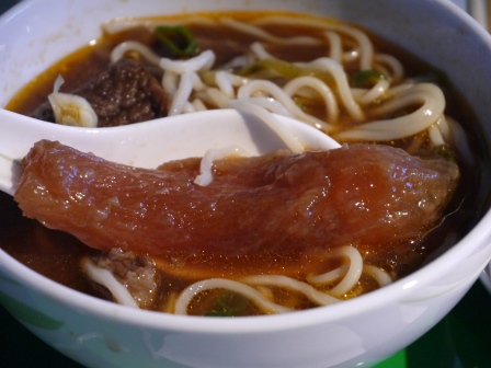 1372633141-906551025 天際美食(長榮桂冠艙)鼎泰豐紅燒牛肉麵(2013英法德三國四城快速通過之3)