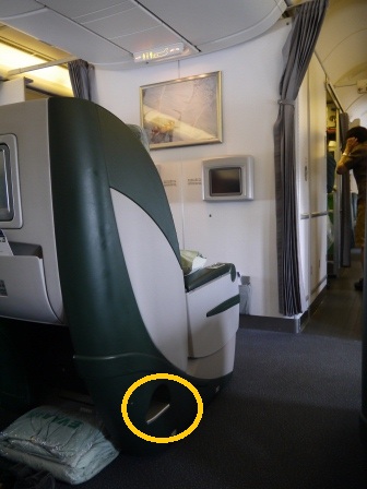 1373423535-115335601 台北曼谷倫敦 長榮桂冠艙 運氣不好沒搭到皇璽桂冠艙(2013英法德三國四城快速通過之2)