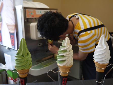 1379155862-3034034482 Kyoto京ぱあむ冰淇淋香醇綿密好吃好吃&YOJIYAよーじやカフェ吸油面紙