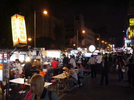 1381544836-3375990909 大同-寧夏夜市初體驗 東西好吃環境好 圓環邊蚵仔煎/里長伯臭豆腐/林記燒麻糬/詹記雞腳翅
