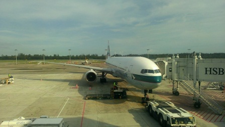 1385864003-4044295928 2013台北新加坡香港 怎麼全程老飛機