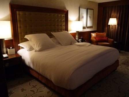 1385911091-124274567 HK-東方文華真的優 床超好睡 睡的感冒都快好了