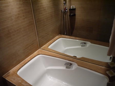 1385911100-2620242282 HK-東方文華真的優 床超好睡 睡的感冒都快好了