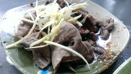 1386414603-2703385020 新竹-東園國小旁茄苳大樹下麵店 排隊名店但非常沒規劃