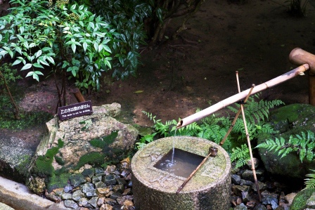 1386505911-856504148 Kyoto-龍安寺 枯山水 巧妙的15顆石頭排列 永遠只看到14顆