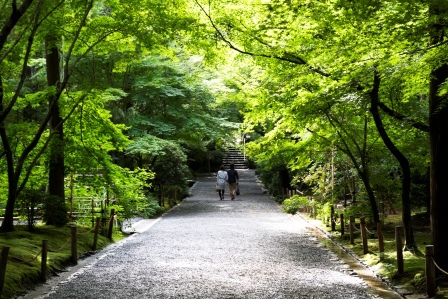 1386505920-2856087925 Kyoto-龍安寺 枯山水 巧妙的15顆石頭排列 永遠只看到14顆