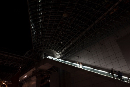 1386579407-321190306 Kyoto-京都車站 是車站是百貨公司也是觀光景點