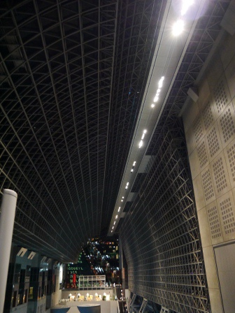 1387024953-3623368285 Kyoto-京都車站 是車站是百貨公司也是觀光景點