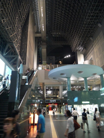 1387025009-3430631687 Kyoto-京都車站 是車站是百貨公司也是觀光景點