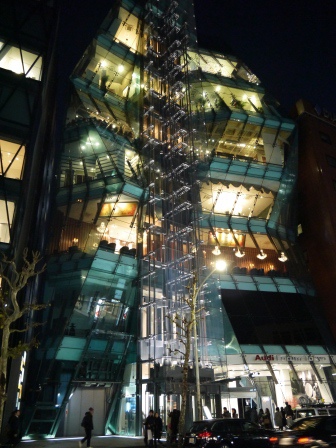 1389531345-3159528156 Omotesando-表參道 超美的建築摩登的商店還有小巷裡特色的小店