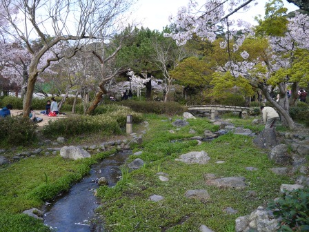 1397654773-98849394 Kyoto-八坂神社&円山公園 有點亂的櫻花園區