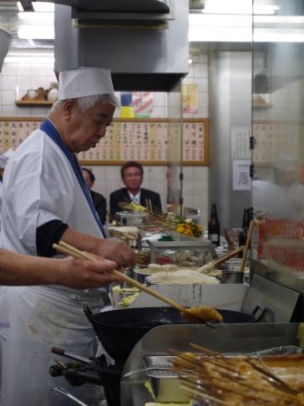1397920329-930770279 Osaka-八重勝串炸 好好吃的炸物特色的大阪小吃