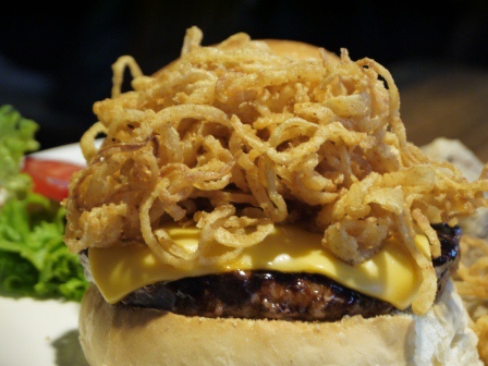 1398664393-510471431 松山-Bravo Burger發福廚房 好吃份量又大的美式漢堡