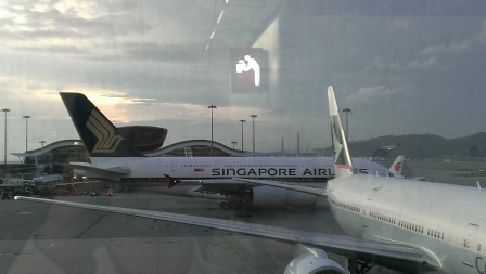 1401696067-625517297 2014國泰台北香港 是怎樣 等的時間比飛行時間還長...endless delay