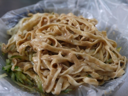 1402387539-4047944494 嘉義-正老牌北興榕樹下綜合冰&黃家涼麵