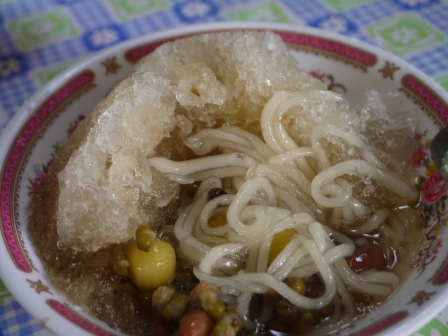 1402387546-718233514 嘉義-正老牌北興榕樹下綜合冰&黃家涼麵