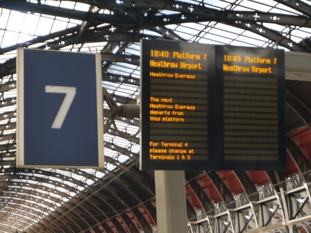 1402928556-1193929687 London-舒服快速的希斯洛機場快線Heathrow Express vs.地鐵Picadilly線 機場-倫敦市區 來往方便啊