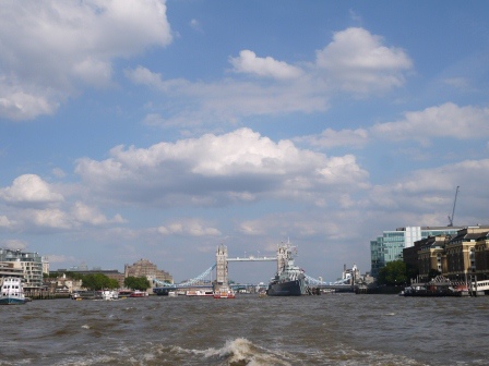 1403324545-587129970 London-Thames River Bust泰晤士河巴士 換個角度看倫敦