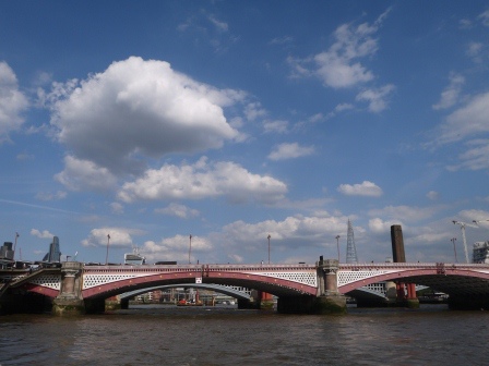 1403324567-10747696 London-Thames River Bust泰晤士河巴士 換個角度看倫敦