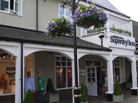 1403654760-2460596470 London-倫敦也有outlet 來Bicester Village血拚吧!