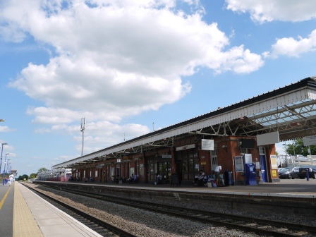 1403654765-3802841539 London-倫敦也有outlet 來Bicester Village血拚吧!