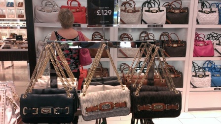 1403654775-205326788 London-倫敦也有outlet 來Bicester Village血拚吧!