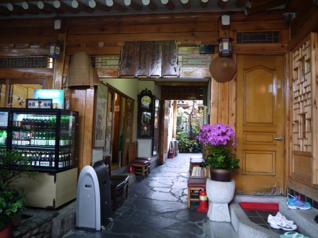 1406888585-3639546200 Seoul-土俗村蔘雞湯 大熱天也要補一下 首爾必吃