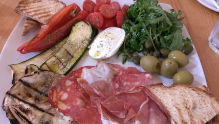 1408109010-200392189 Edinburgh-Valvona&Crolla躲在雜貨店後的小餐廳