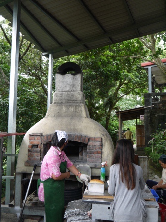 1408980857-263387927 峨眉-野山田柴燒麵包窯工坊 復古美麗天主堂