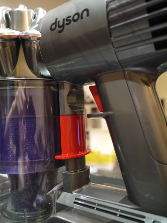 1412731320-2341293836 吸力永不減退 Dyson DC62霹靂吸塵器