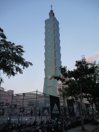 1413695145-2381349604 信義-四四南村 豪宅環繞的古早眷村