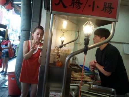 1413728290-3102405447 新竹-小洞天米腸香腸 百吃不厭啊