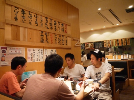 1413901424-423009878 Fukuoka-黑輪郷土料理 すぎのこ 水炊鍋就是火鍋不是嗎?