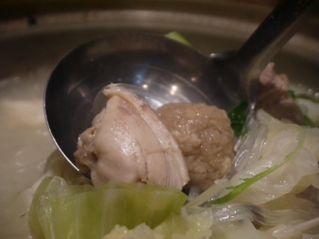 1413901453-2850738184 Fukuoka-黑輪郷土料理 すぎのこ 水炊鍋就是火鍋不是嗎?