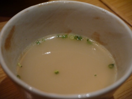 1415107133-559099504 Fukuoka-かしわ屋源次郎 親子丼還不錯喔