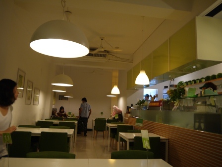 1416754786-1266778773 嘉義-樂檸文雅 超大漢堡超大果汁 嘉義人胃口真大