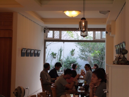 1416840680-1957161902 嘉義-33+Vespa 咖啡名店33+V咖啡達人超人煮給你喝