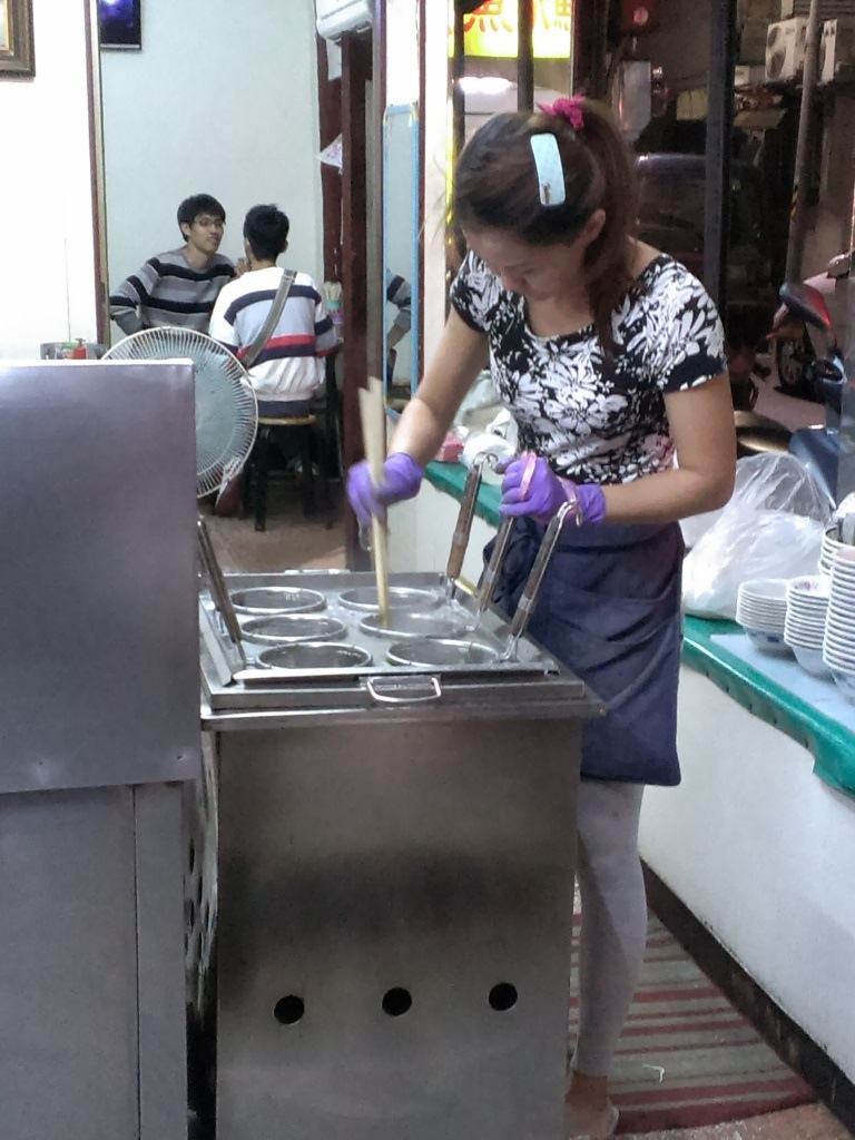 1417532654-3481505190 內湖-大佳牛雜湯 清燉湯頭清甜