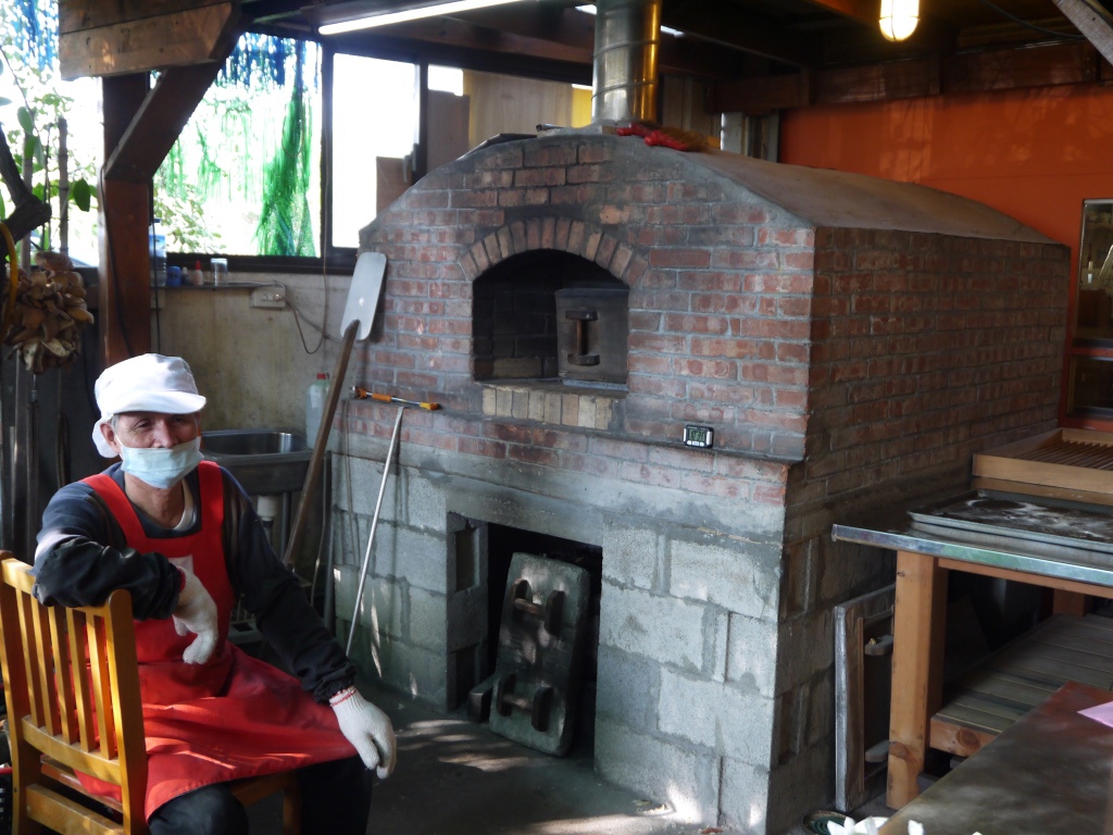 1418026688-523670506 大溪-愚樵窯烤麵包坊 外酥內軟彈性好啊