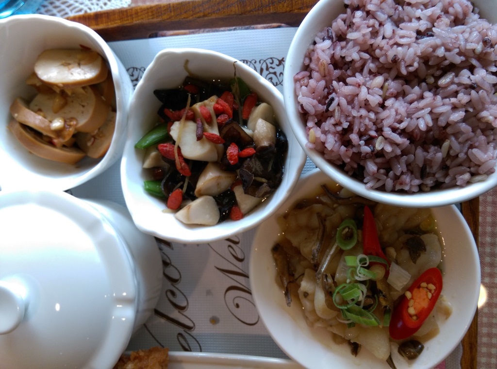 1418457915-1112035042 頭份-儷池咖啡屋 東西好吃但份量太大了